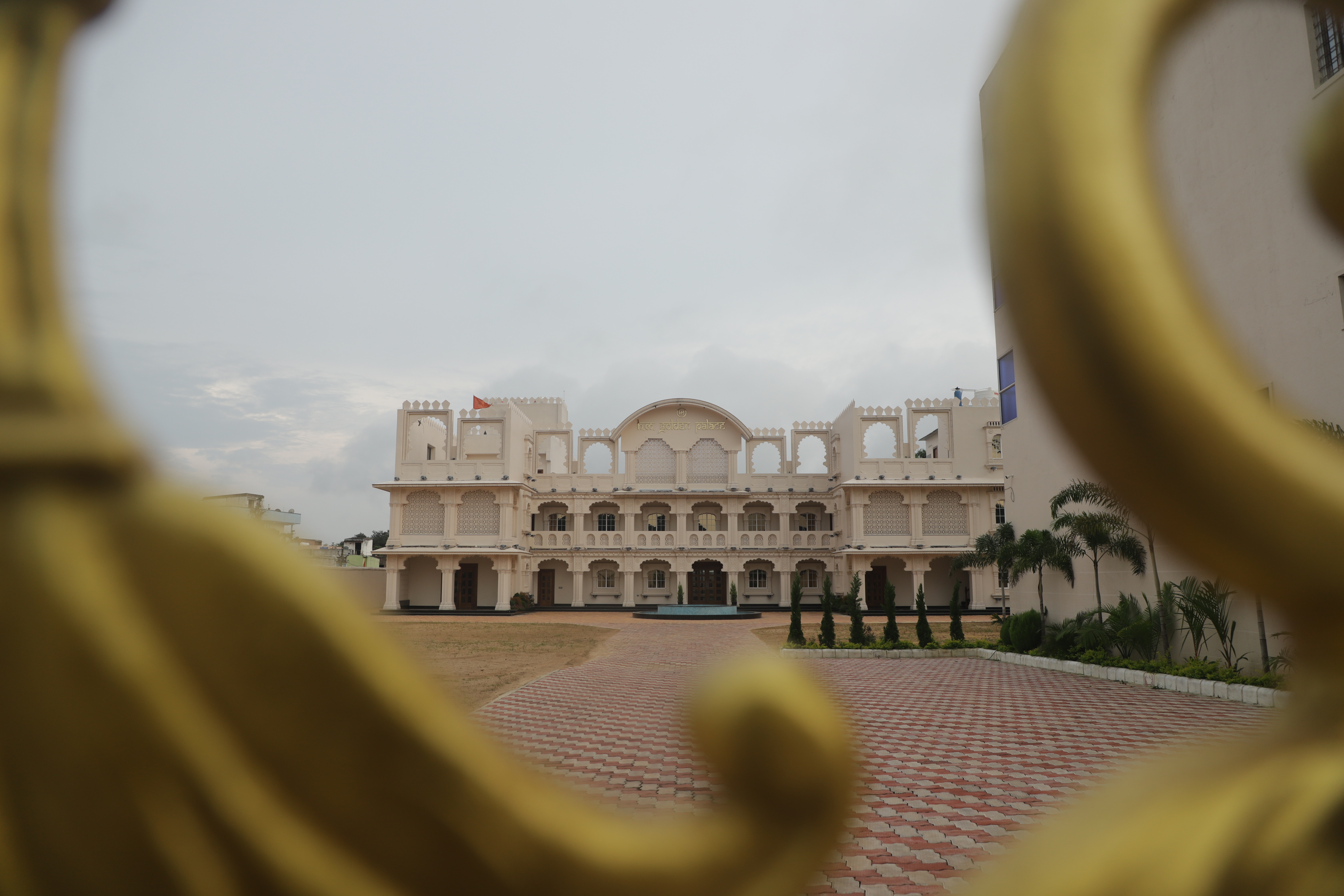 THE H M GOLDEN PALACE